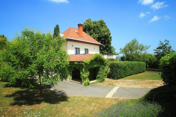2 Bedrooms Twin Apartment