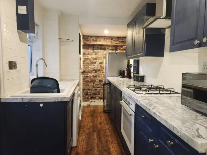 Home In Worcester - With Free Parking