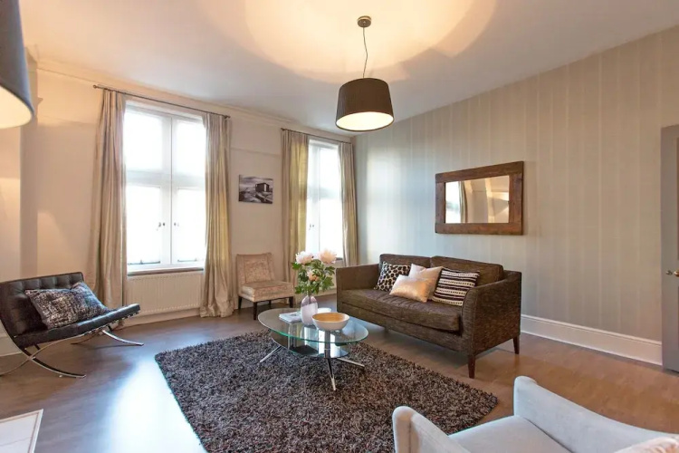 Exquisite 2 bed and bath in Kensington