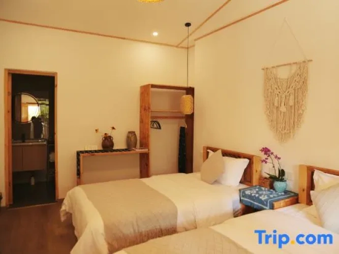Standard Twin room with courtyard view