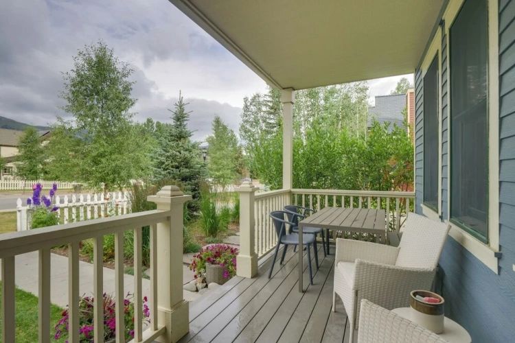 4 Bedrooms Cottage with balcony