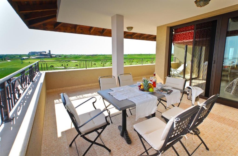1 Bedroom Apartment with sea view