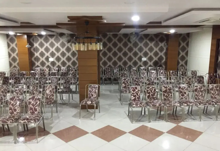 Capital O 18483 Hotel Olive Greens