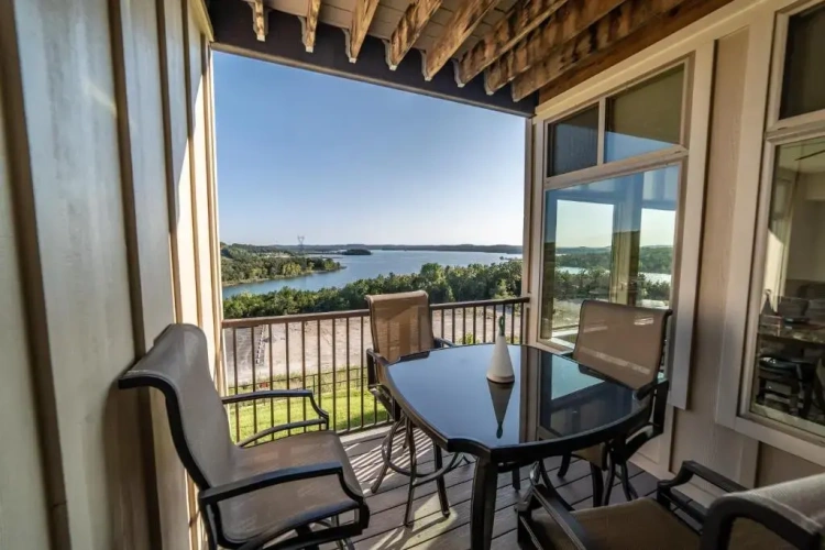 2 Bedrooms Apartment with lake view