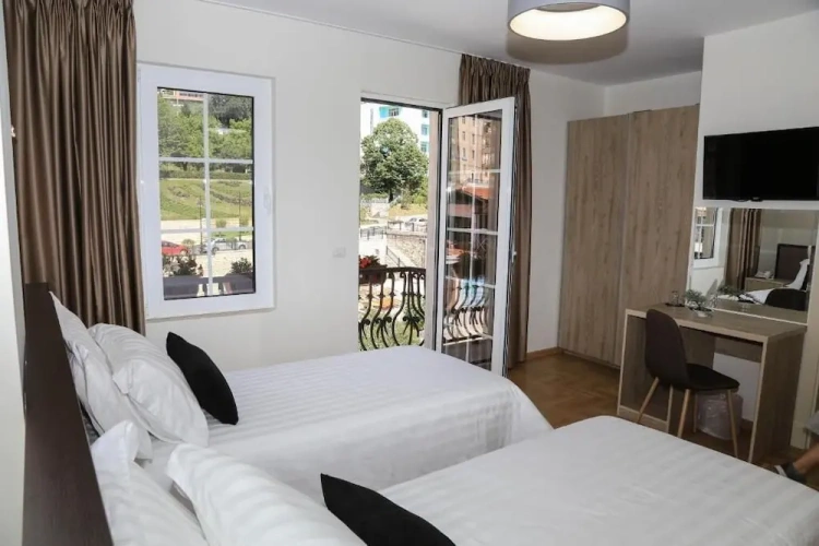 Standard Twin room with balcony