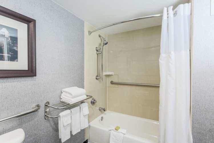 DoubleTree by Hilton Hotel Austin - University Area photo 12
