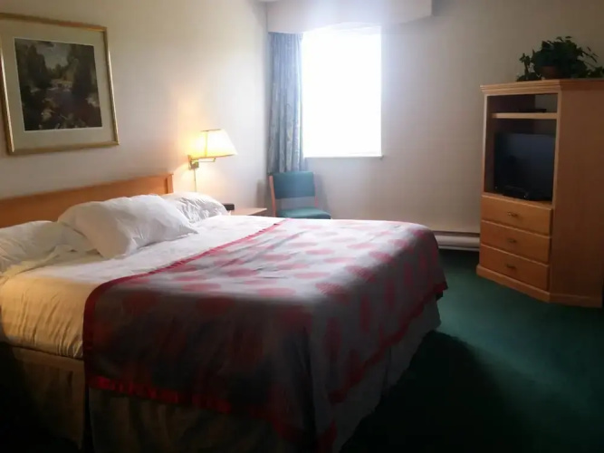 Tamarack Motor Inn