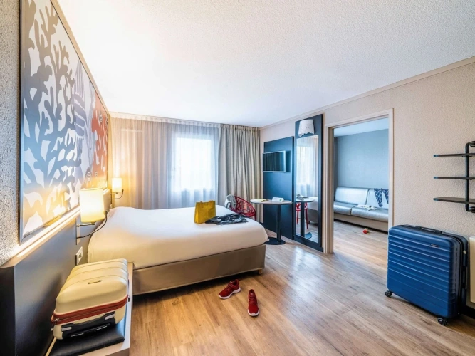 Standard Quadruple Suite