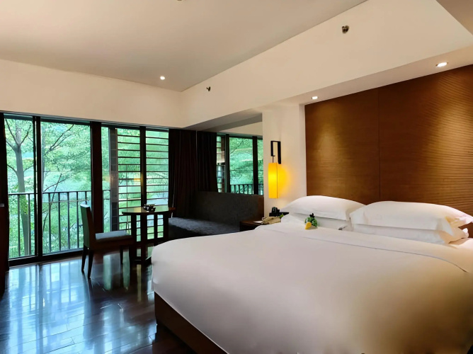Baiyun Lakeside Hotel