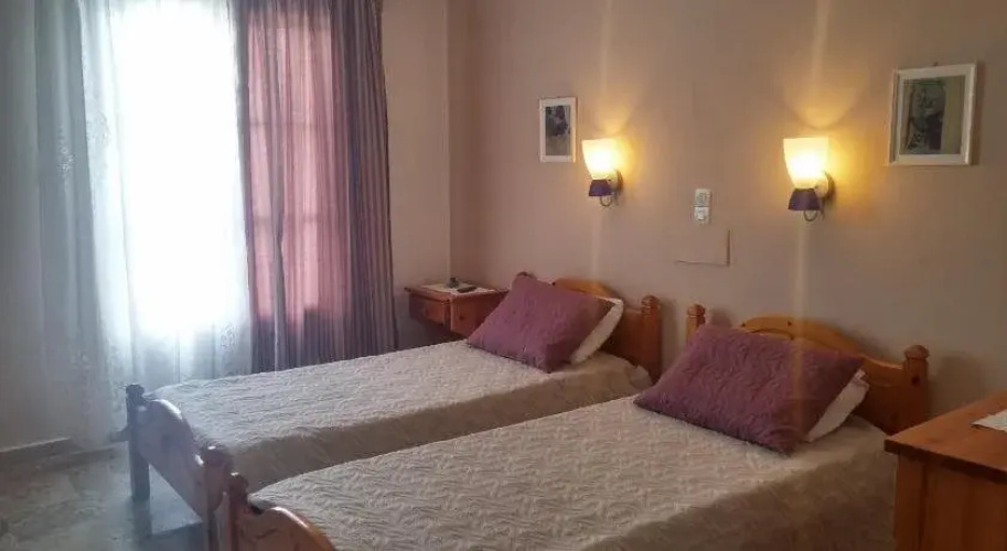 Vrohaki Studios & Rooms