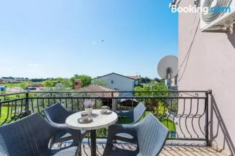 Apartments Emi Novigrad