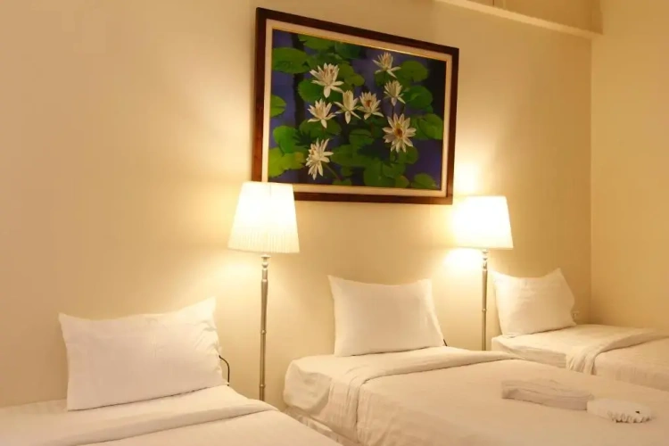 Standard Triple room
