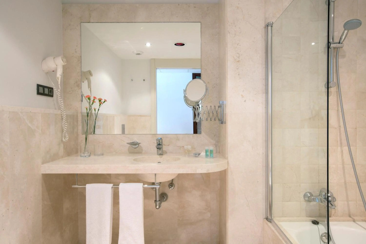 Hipotels Playa La Barrosa - Adults Only photo 12