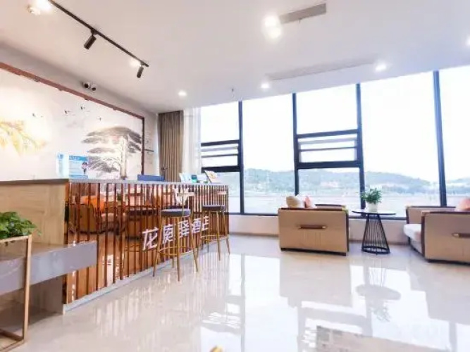 Santai Longtingyi Theme Hotel