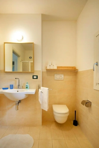 4 Bedrooms Classic Apartment