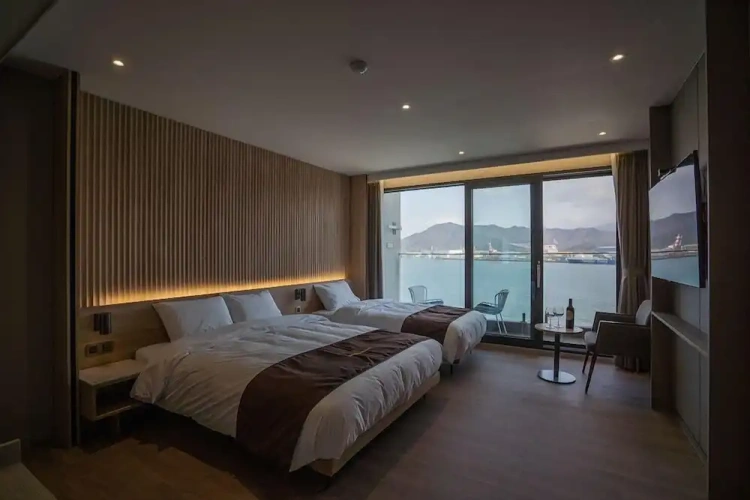 Deluxe Twin room with ocean view