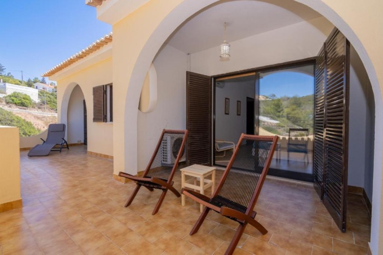 3 Bedrooms Apartment