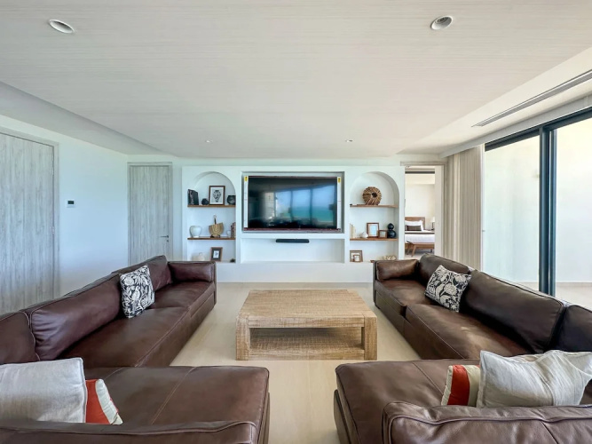 5BR Beachfront Luxury Condo