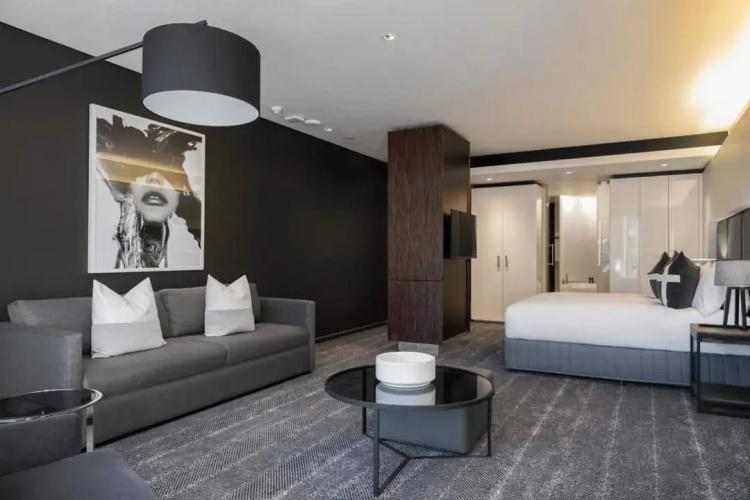 Executive Suite with mountain view