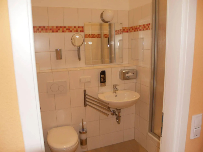 HappyGoLucky Hotel & Hostel