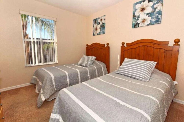 Regal Palms 4 bed / 3 bath townhome