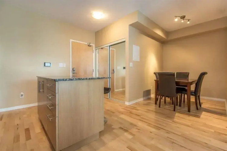 Sky View Suites - Maple Leaf Square