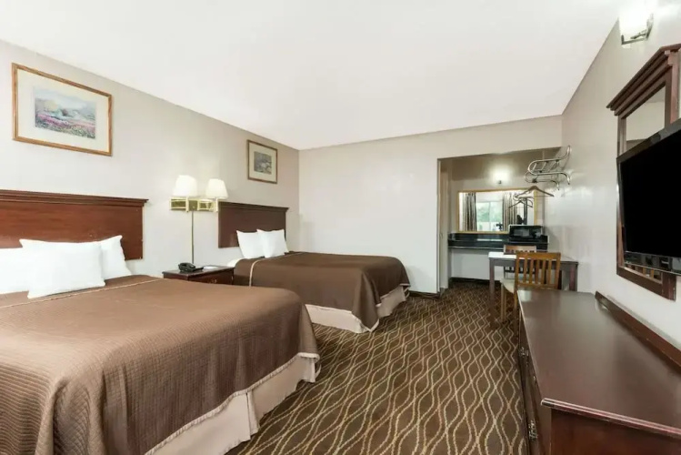 Howard Johnson Express - Springfield