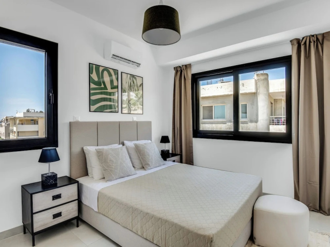 Sanders Elgio - Cute 2-bdr Apt With Balcony