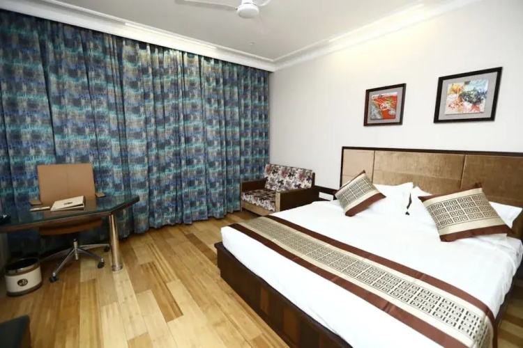 Hotel 18 Keys