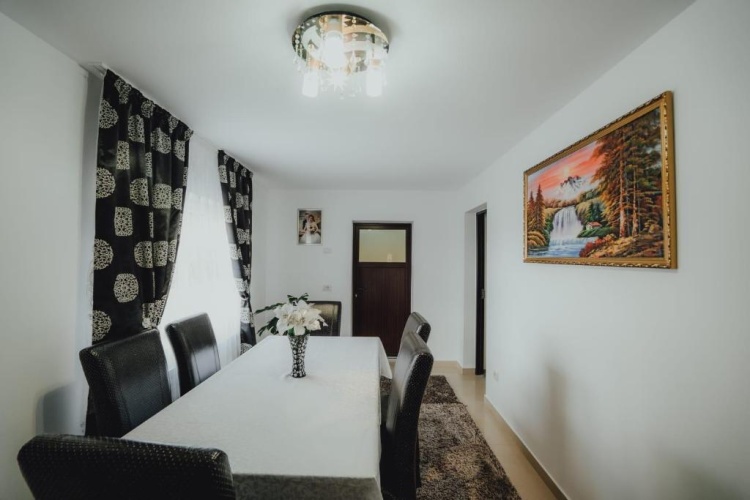 2 Bedrooms Cottage