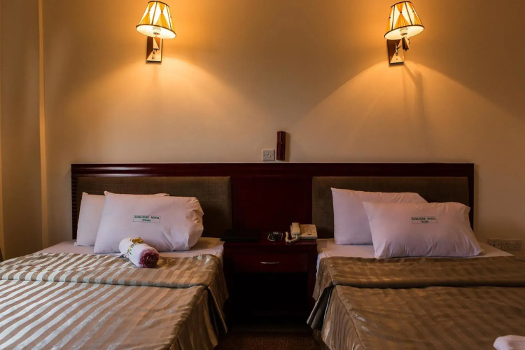 Sunlodge Hotel