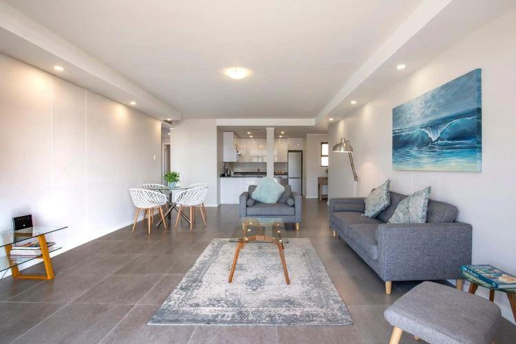 uSHAKA WATERFRONT - SPACIOUS SUBLIME STUNNER