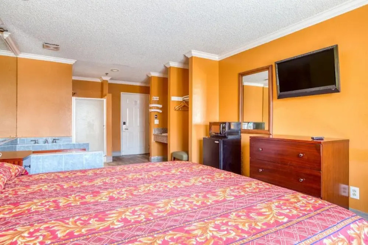Passport Inn & Suites Corona Hotel