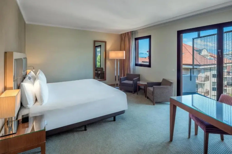 Guest Double room with partial lake view