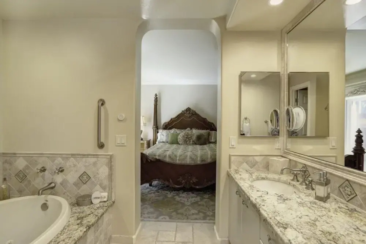 150 Ocean View 2 Bedroom Condo by Redawning