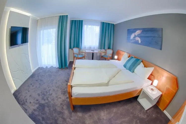 Standard Twin room with balcony