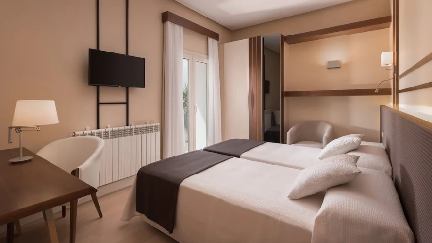 Deluxe Twin room with balcony