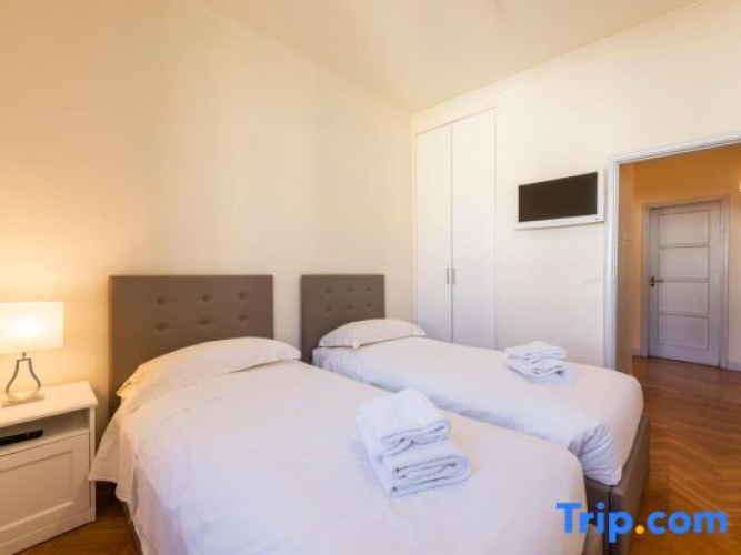 3 Bedrooms Apartment