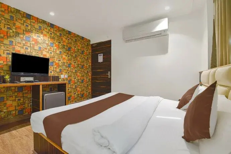 Fabhotel Prime Kaki