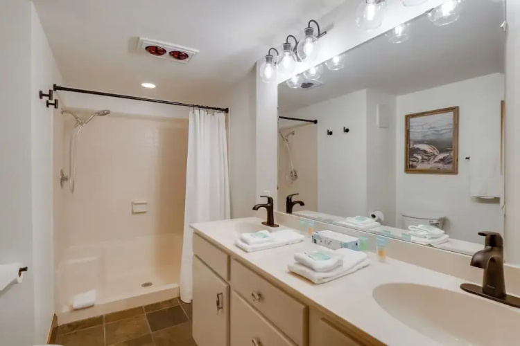 Walk to Ski Shuttle: Cozy Mountain Meadows Condo