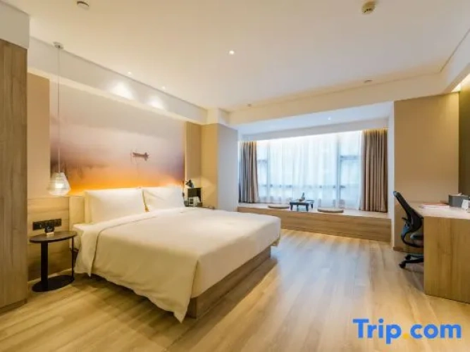 Standard Double room with city view