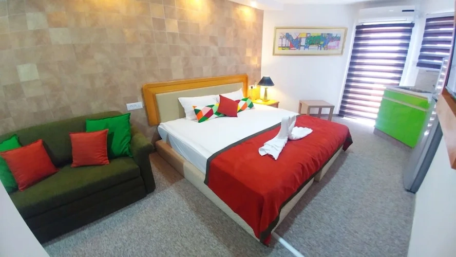 Deluxe Double Suite with balcony and with partial sea view
