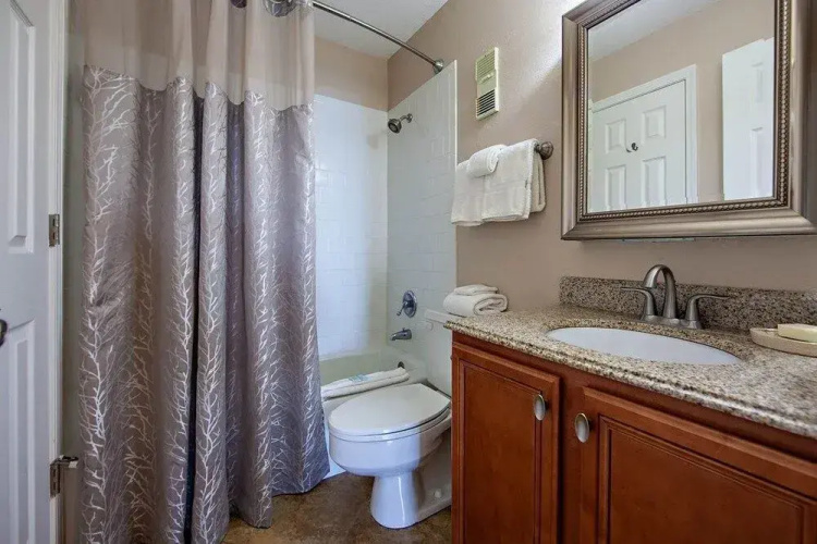Gulf Shore Condo #304 - 2 Br condo by RedAwning