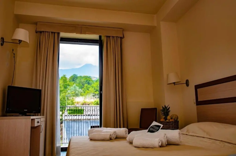 Standard Triple room with mountain view