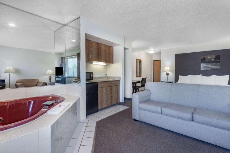 Deluxe Double Suite