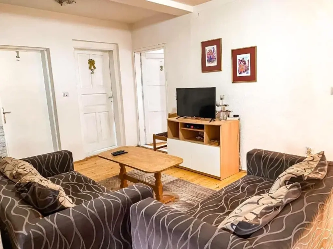 3 Bedrooms Apartment