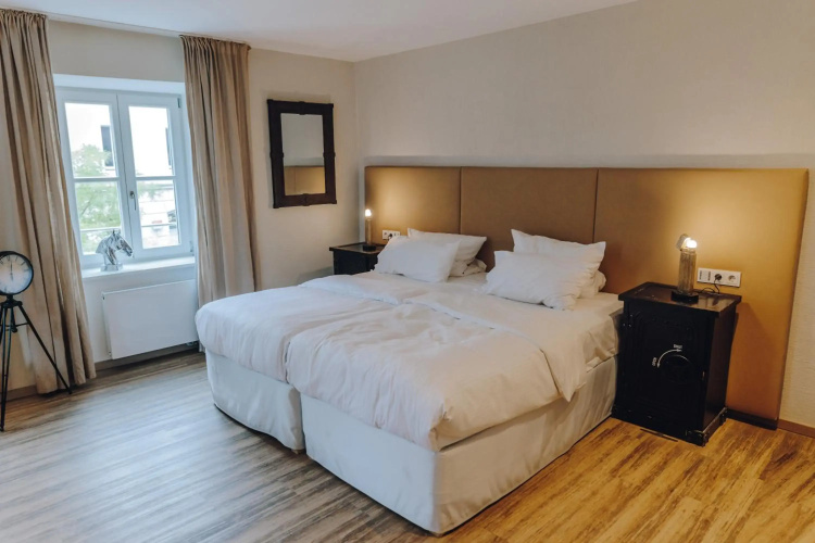 Hotel VIII