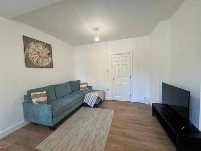 3 Bedrooms Apartment