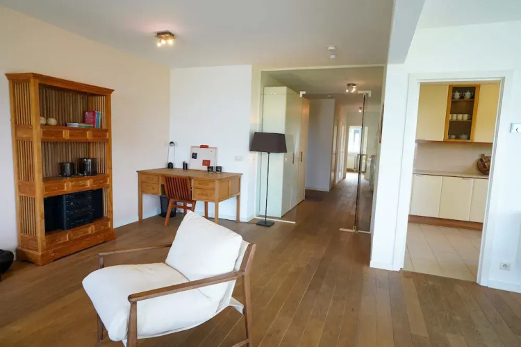 Spacious Apartment With Sea Views