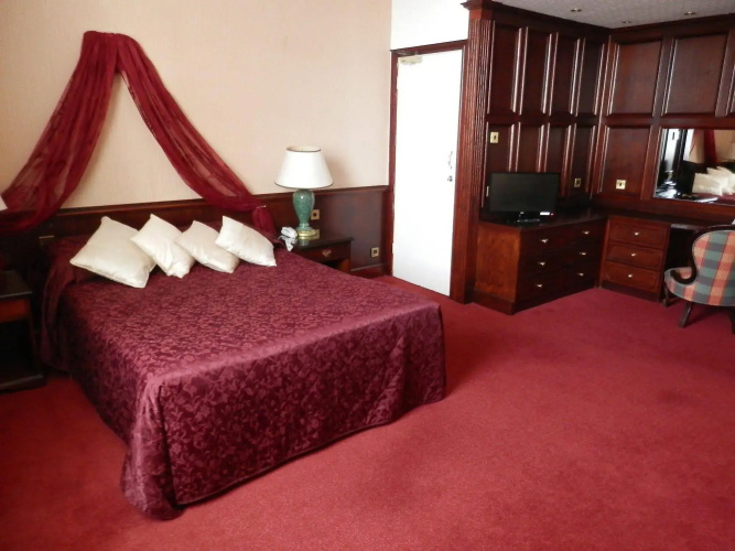 Riviera Hotel